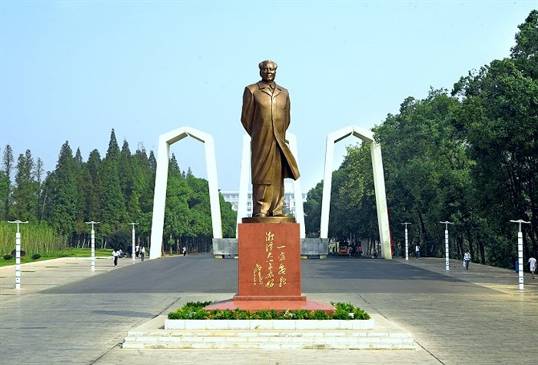 長(zhǎng)沙明邦為湘潭大學(xué)提供500KW沃爾沃發(fā)電機(jī)一臺(tái)